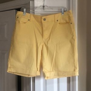 Talbots five pkt. cotton jean shorts. Soft yellow.